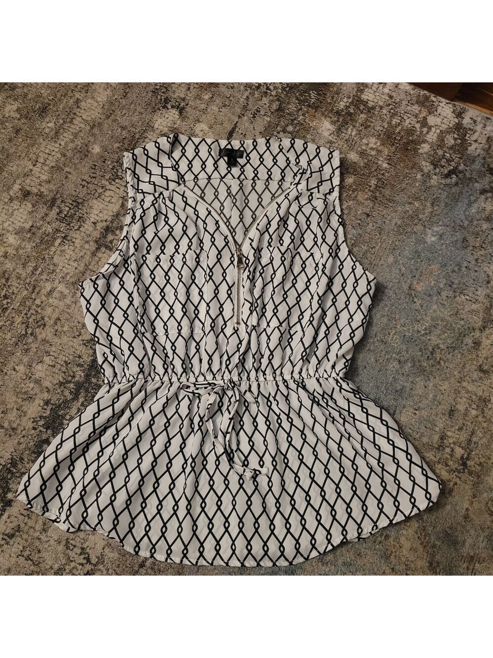 J for Justify Black and White Geometric Blouse Size XL